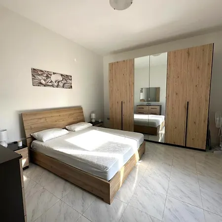 Salvia, 1 Minuto Del Centro De Apartment