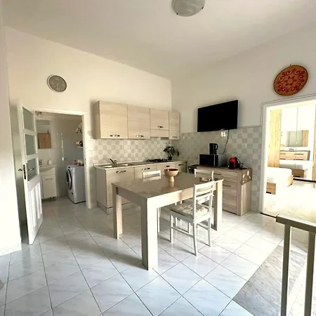 Salvia, 1 Minuto Del Centro De *